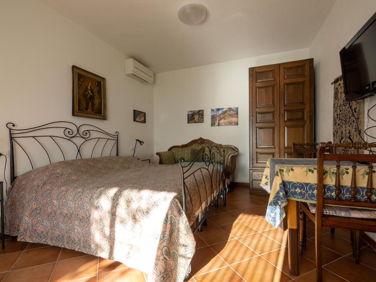 Frühstückspension Tra Gli Ulivi Pietra Ligure