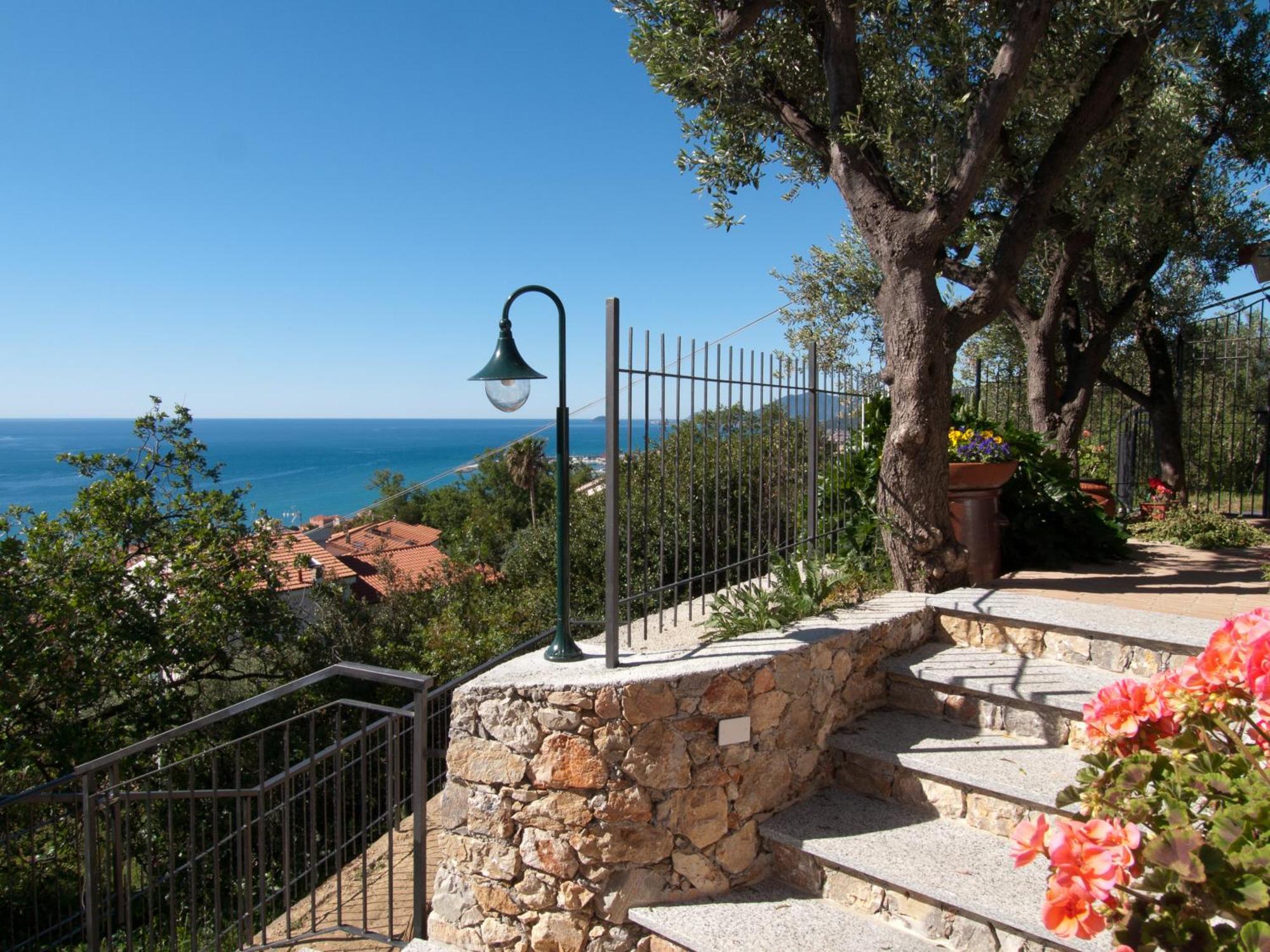 Tra Gli Ulivi Pietra Ligure