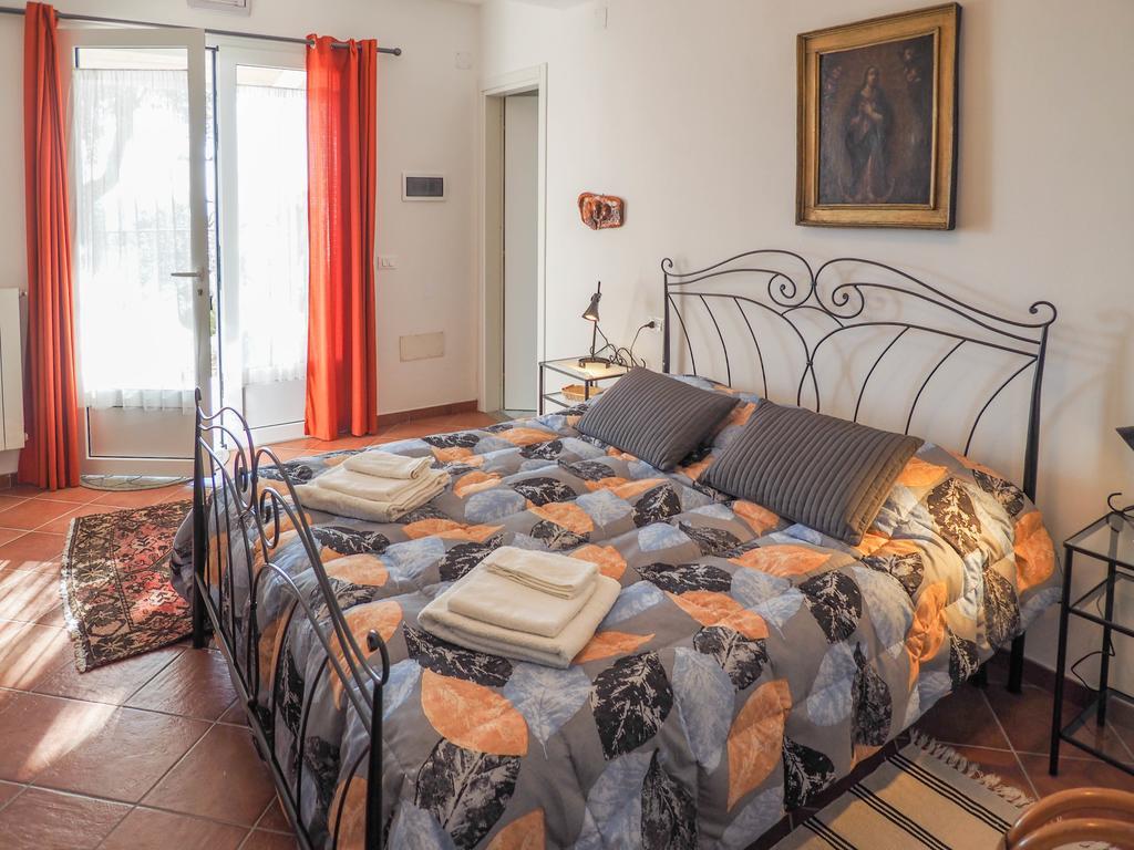 Frühstückspension Tra Gli Ulivi Pietra Ligure