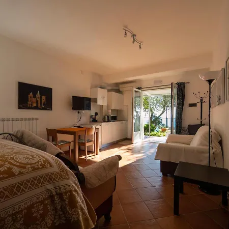 Tra Gli Ulivi Bed & Breakfast Pietra Ligure Exterior photo